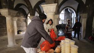 Топъл обяд за хора в нужда Света Петка