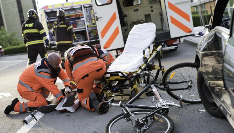 велосипедист катастрофа - Автобус помете и уби велосипедист