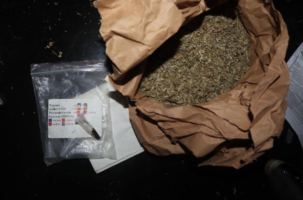 Иззеха друсан чай с тегло 160 грама, реагирал на метамфетамин