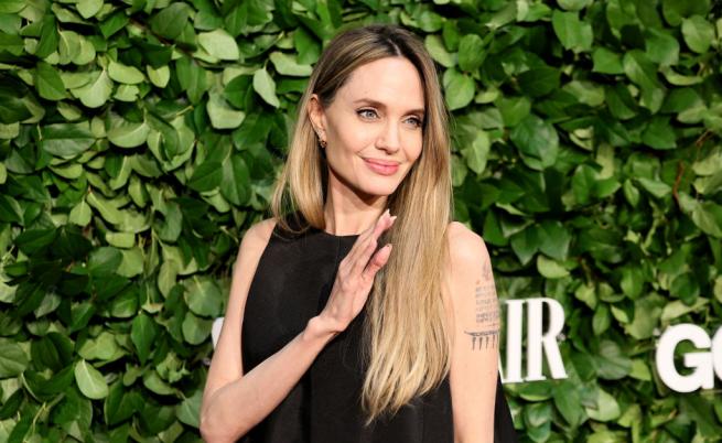 Анджелина Джоли се готви да напусне САЩ