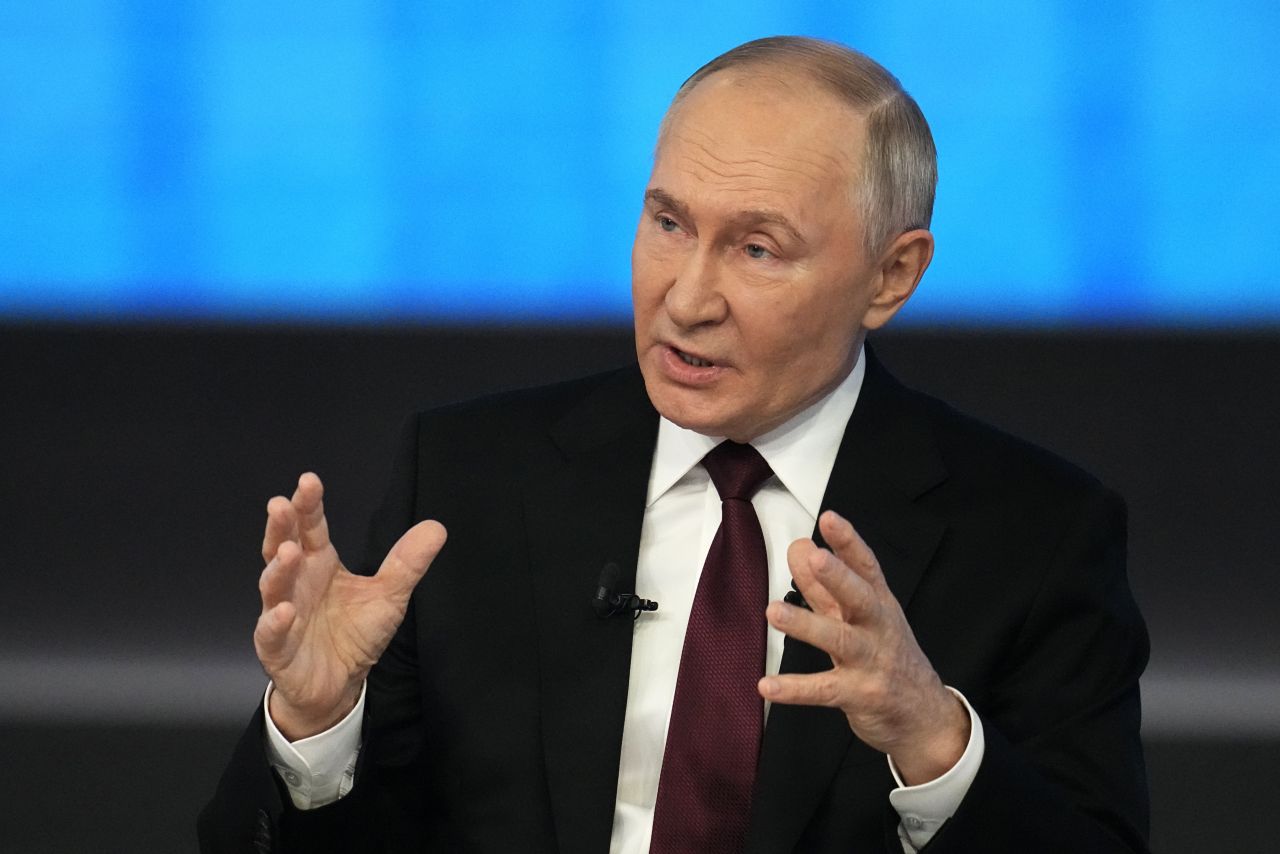 Путин захвърли наследството на любимите си диктатори