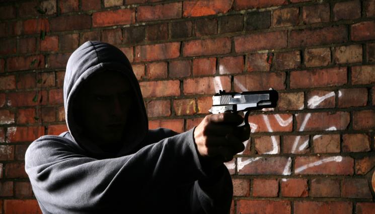 убиец пистолет - КЪРВАВ УЖАС: Убиец остави един труп и рани жена, след това се гръмна! (СНИМКИ)