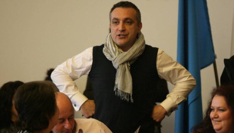 Роберт Янакиев - Актьорът и директор на театър „Възраждане“ Роберт Янакиев пред 