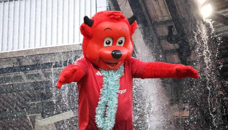 Юнайтед - ЮНАЙТЕД ПРОТЕЧЕ ОТВСЯКЪДЕ!