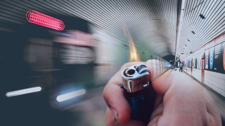 метро пожар запалка огън