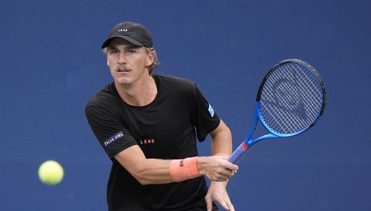 Макс Пърсел - Двукратният шампион на двойки в турнирите от Големия шлем в тениса Макс Пърсел е избрал доброволно временно отстраняване