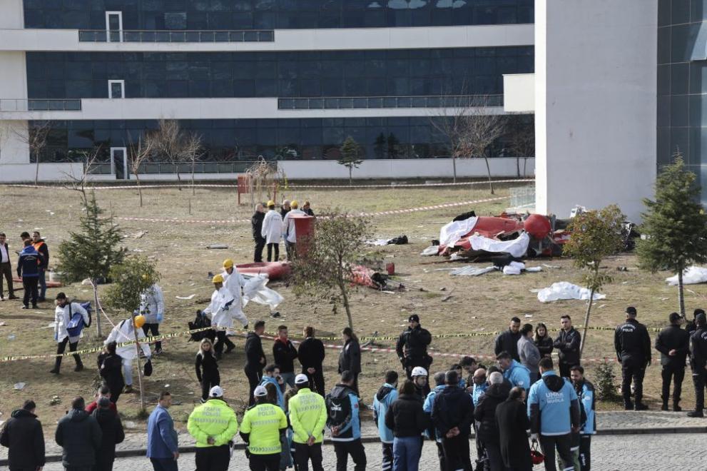 Четирима души са загинали при катастрофа с хеликоптер, който се