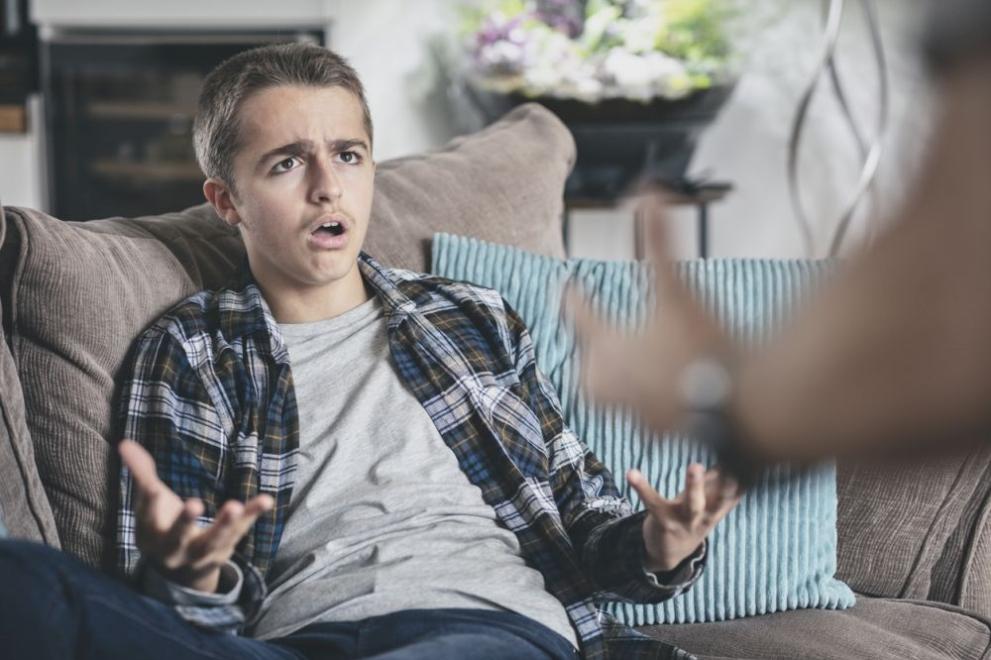 Криминално проявен и осъждан мъж заплаши с убийство 16-годишния си