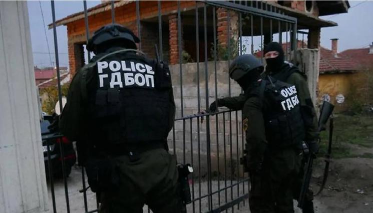 ГДБОП - ПЕРНИК ПОСИНЯ: Провежда се специализирана полицейска операция! (СНИМКИ)
