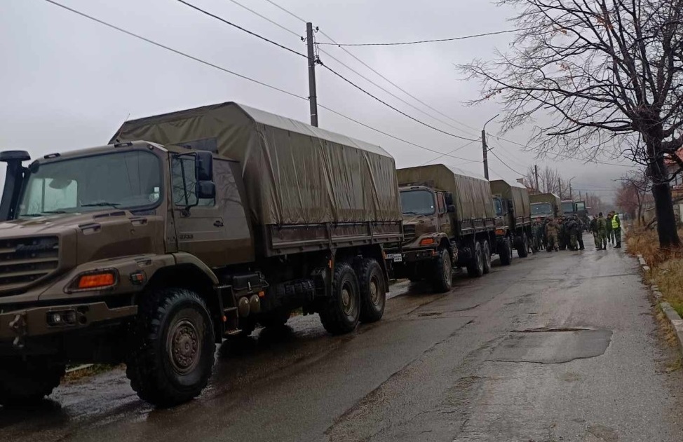 военни камиони