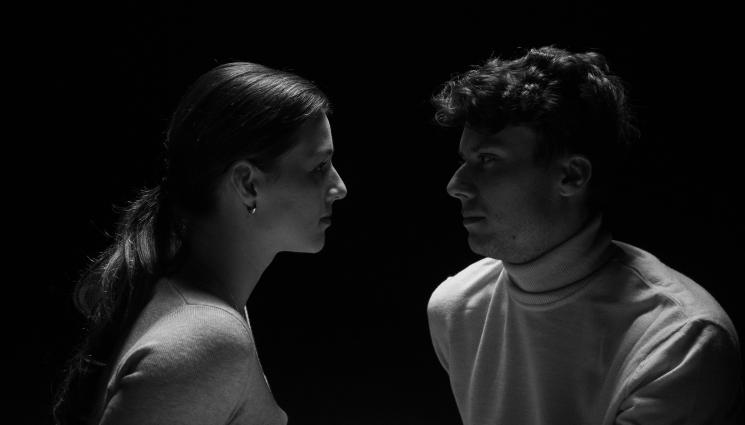 филм ева - ОТКРАДНАТ ЖИВОТ: Майка роди обречено бебе