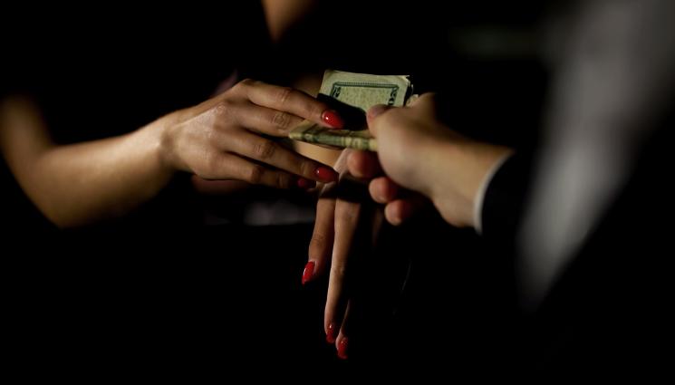 seks - НЕЧУВАНО: Българка пусна девствеността си на търг! (ВИДЕО)