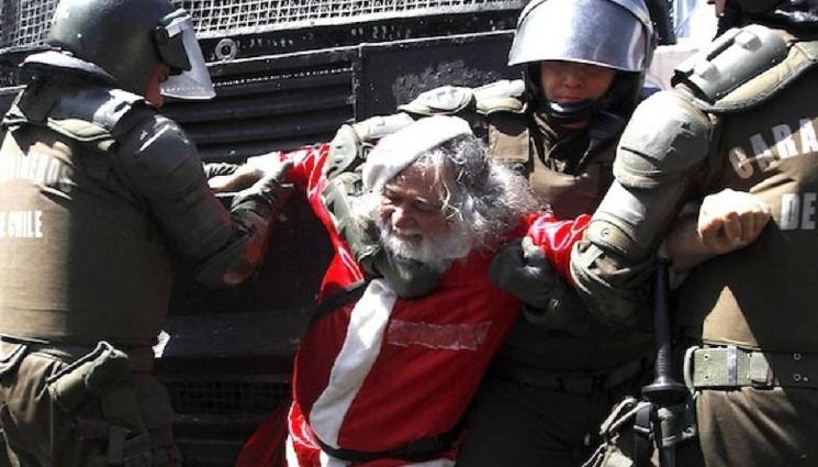 дядо коледа - Дядо Коледа обра първата банка!