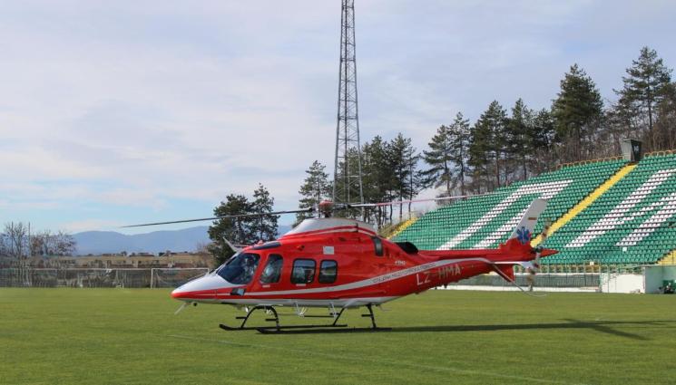 Въздушната линейка транспортира от Благоевград за Окръжна болница в София - Въздушната линейка транспортира жена в кома (СНИМКИ)