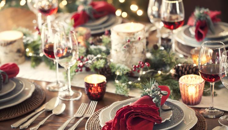 трапеза коледа меню - КОМПЛИМЕНТ В ЧИНИЯ: Десетки свещи озаряват трапезата за ЧНГ!