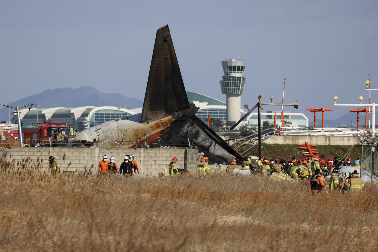 След самолетната катастрофа: Забраниха на изпълнителния директор на Jeju Air да напуска Южна Корея