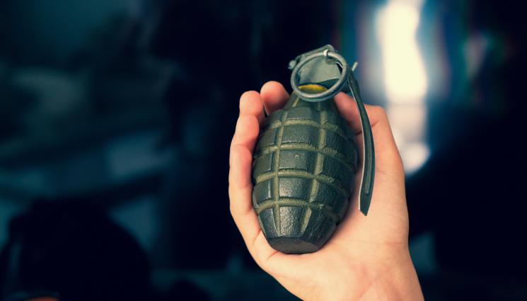 граната - ДОКАТО ЧИСТИ: Софиянец намери бойна граната в гаража си (СНИМКА)