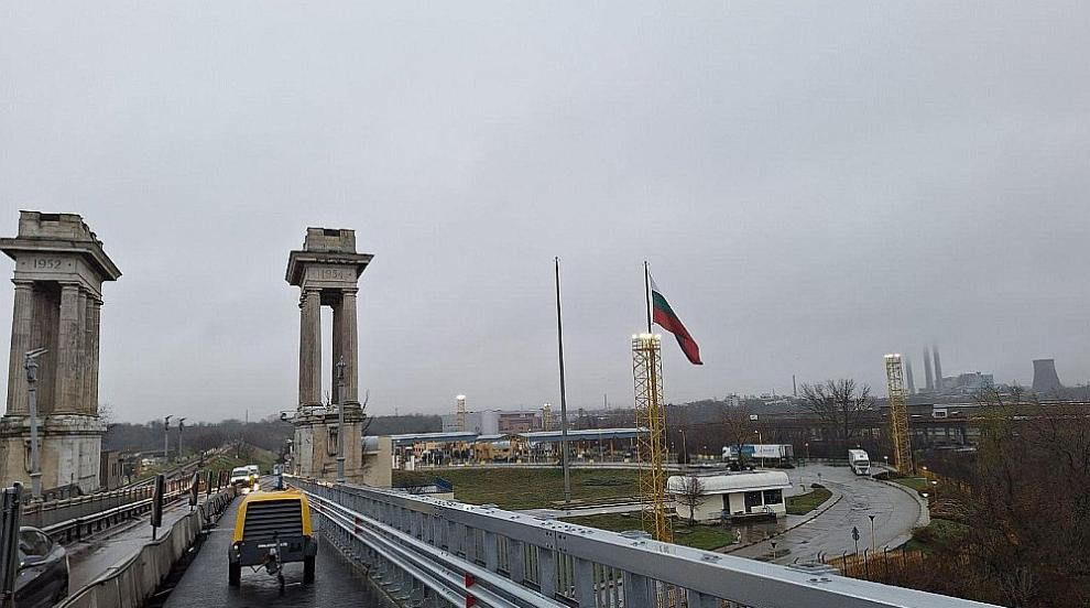 Продължават ремонтите на българския участък на Дунав мост при Русе