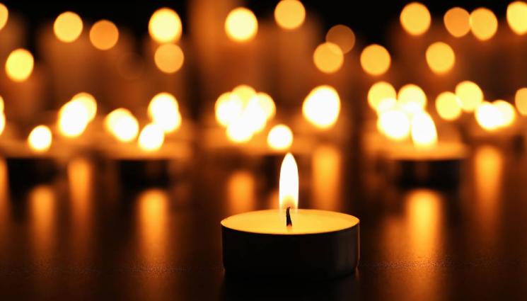 свещ - ОТЛЕТЯ ПРИ ЗВЕЗДИТЕ: Отиде си любим актьор! (СНИМКИ)