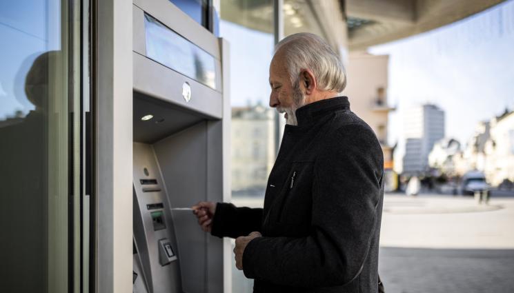 пенсии - Неочаквана промоция на цената на стажа за пенсионерите