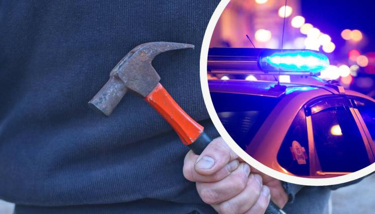 чук - БРУТАЛНО: Работник помля шефа си с чук!