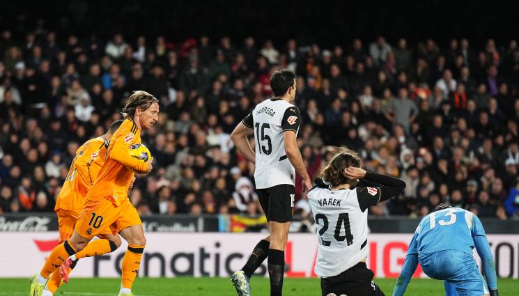 Лука Модрич - Великанът Модрич изпревари Пушкаш