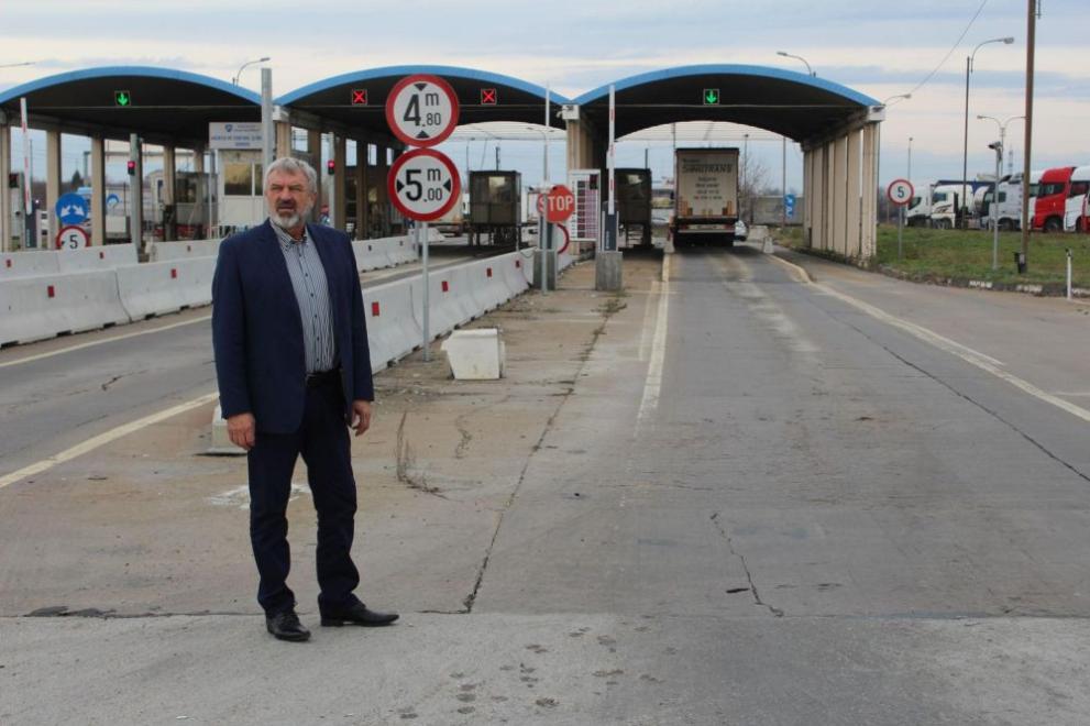 От 20 до 7-и двете платна бяха пуснати за движение.