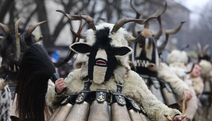 сурвакари сурва - СУРВА В СОФИЯ: Къде и кога да гледаме фестивала на сурвакарите