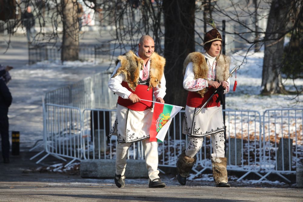 Сурвакари и кукери от Перник дефилираха в София