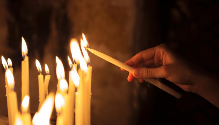 свещ - IN MEMORIAM: Почина известен наш журналист и депутат! (СНИМКА)