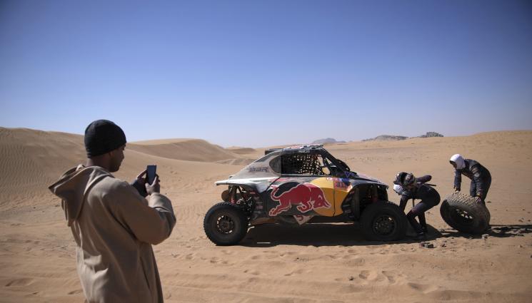 Рали Дакар - Саудитски пилот триумфира в тежкия двудневен етап от Рали Дакар