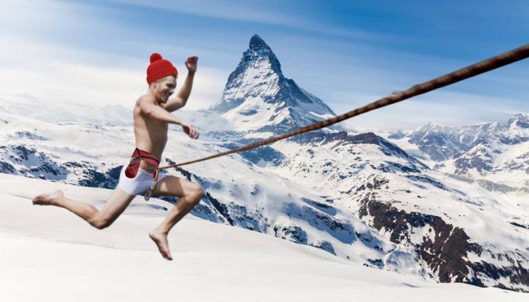 гащи планинар - НУДИЗМЪТ (ПРЕ)ВЗЕ НОВ ВРЪХ: Смелчага катери Мусала по долни гащи! (ВИДЕО)