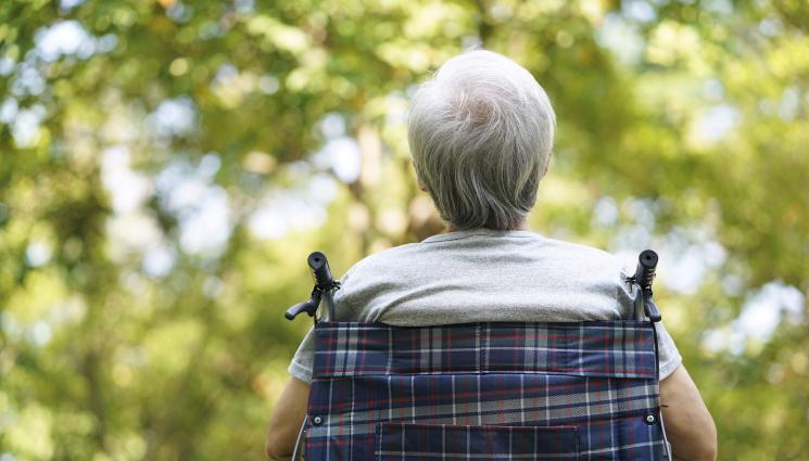 възрастна жена - НОВ РЕКОРДЬОР: Ето най-възрастният човек в света! (ВИДЕО)