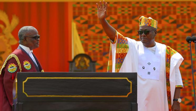 президент гана - ОБРАТНО В ИГРАТА: Новият стар президент на Гана положи клетва