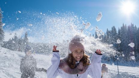 сняг снежни топки игри