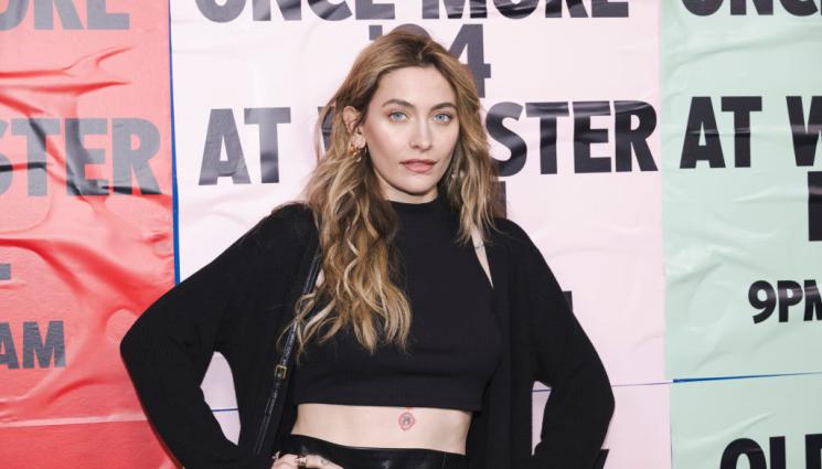 парис джексън - БЕЗ АЛКОХОЛ И НАРКОТИЦИ: Парис Джексън празнува 5 години трезвеност (ВИДЕО)