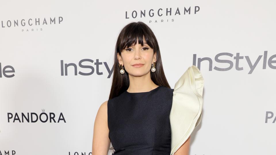 Нина Добрев