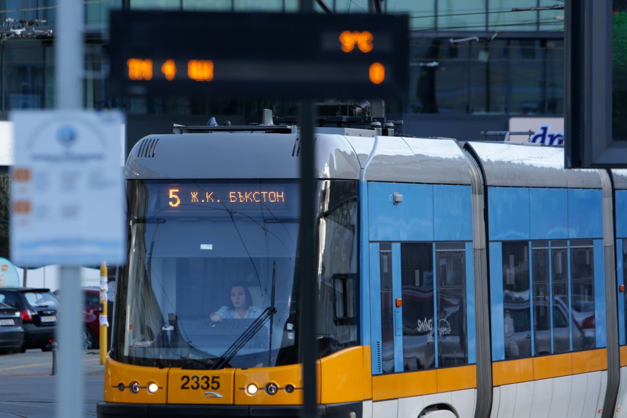 Обявиха цените на билетите за градския транспорт в София в евро