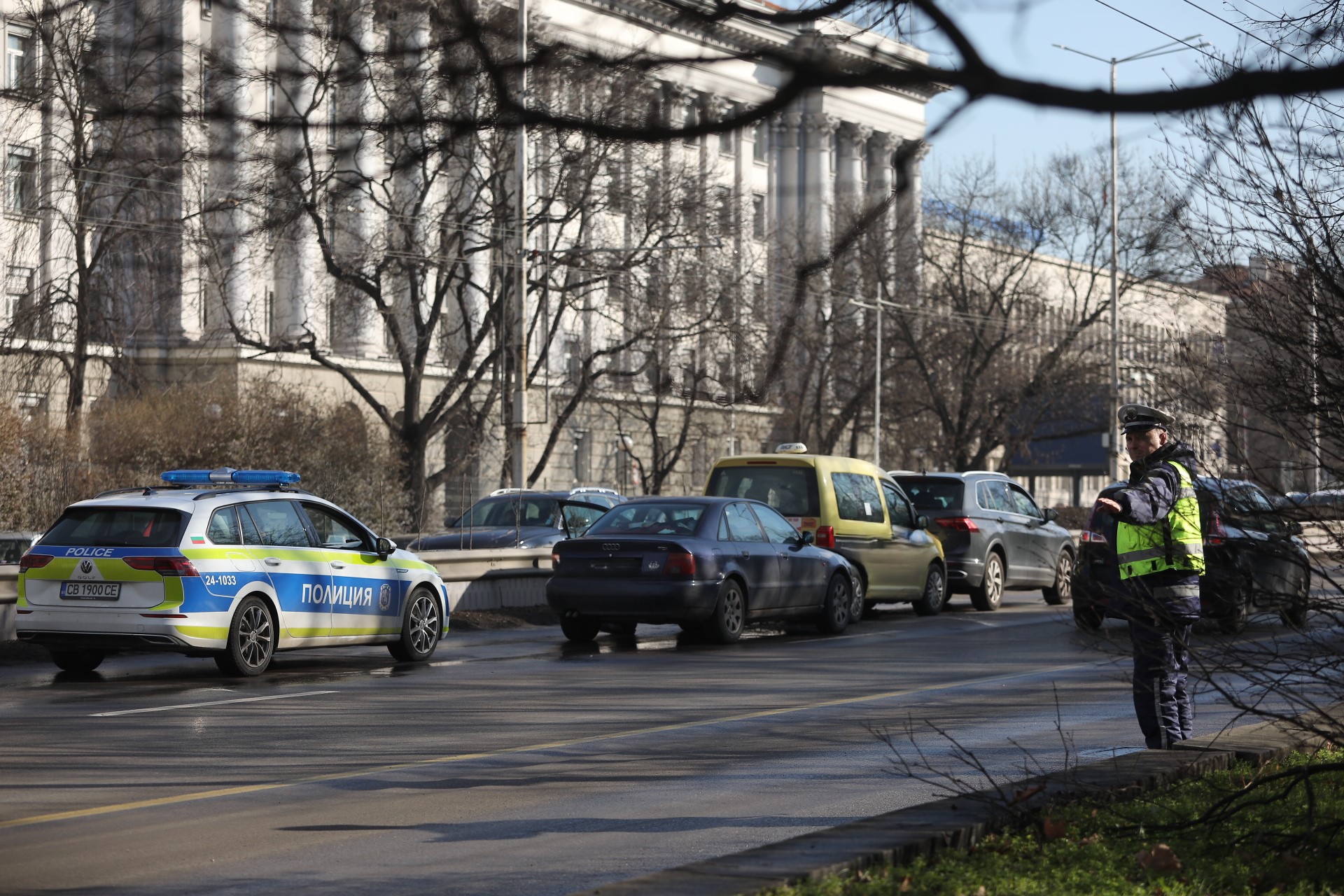 <p>Верижна катастрофа с участието на три леки автомобила затруднява движението по булевард Цариградско шосе в София.</p>