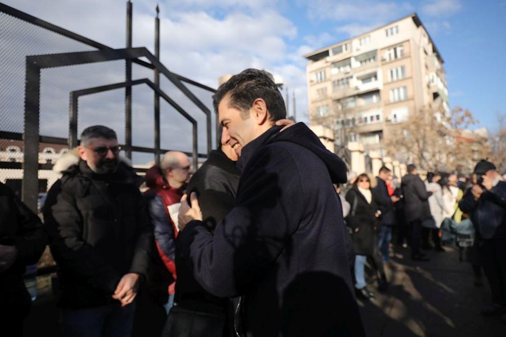 Горе главата, с баща ти сме ги хванали нещата...да знаеш,