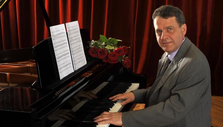 Александър Савелиев - ОСТАВИ ЯРКА СЛЕДА СЛЕД СЕБЕ СИ: Савелиев събрал в дует Ламбо с Кристина Димитрова, възродиха „Картина за любов“ 40 г. по-късно! (ВИДЕО)