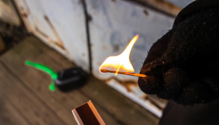 подпалвач - ЗА МАЛКО: Бесен съсед се опита да подпали чужда кола!