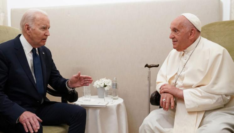 Байдън - НА ИЗПРОВОДЯК: Байдън връчи медал на папата!