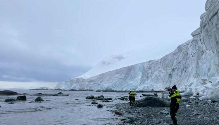 остров - ЗА ПЪРВИ ПЪТ: БГ учени стъпиха на остров Смит в Антарктида!