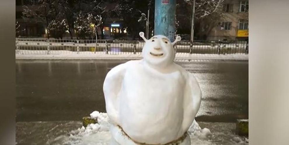 В Пловдив се появи един нетипичен снежен човек. Собственик на