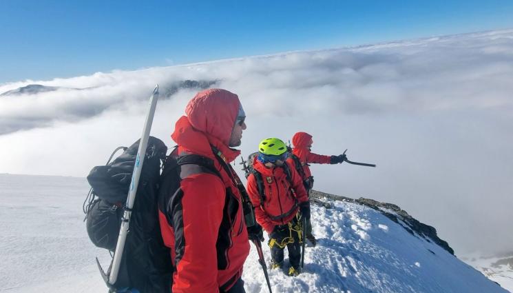 спасители - СПАСИТЕЛИ НАКРАК: Чужденец се загуби в Родопите!