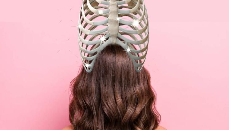 корона ребра - КАК Й ХРУМНА? Транссексуална превръща ребрата си в корона! (СНИМКА)