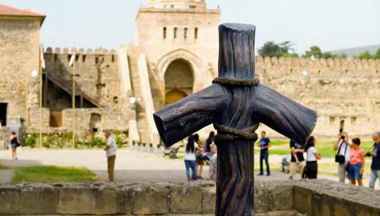 Скулптура на кръста на Света Нино в Мцхета - ЧЕСТИТ ПРАЗНИК: Почитаме Света Нина