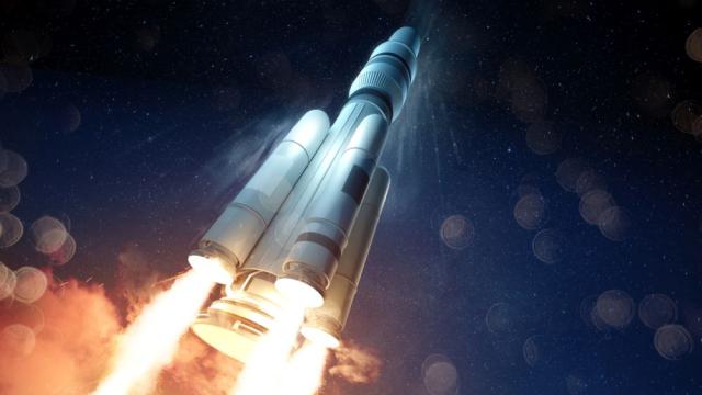 Завръщането на тайконавтите от „Шънчжоу-20“ се забави заради сблъсък с космическа отломка