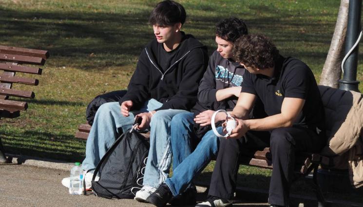 d - СПЪНКА ЗА ЦЯЛ ЖИВОТ: Тройкари не могат да учат за магистър